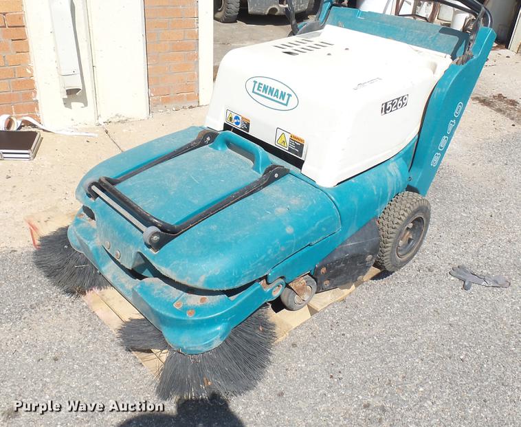 image for item EB9115 Tennant 3640 sweeper