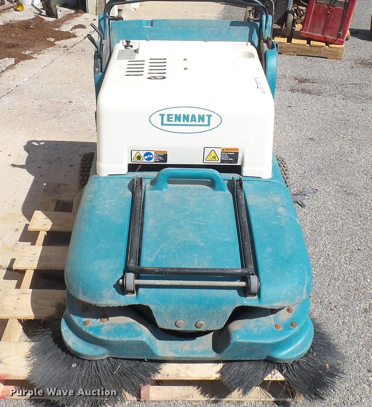 image for item EB9115 Tennant 3640 sweeper