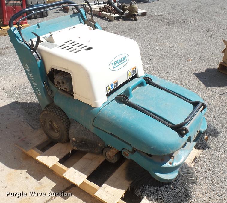 image for item EB9115 Tennant 3640 sweeper