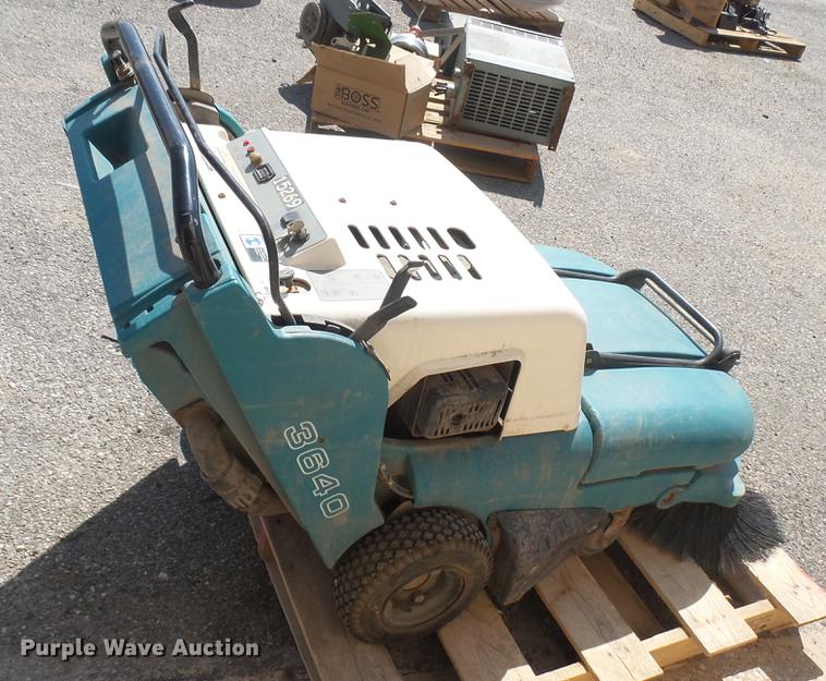 image for item EB9115 Tennant 3640 sweeper