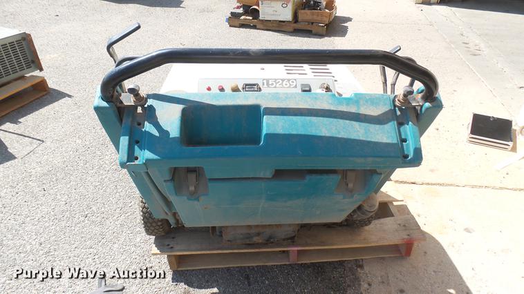 image for item EB9115 Tennant 3640 sweeper