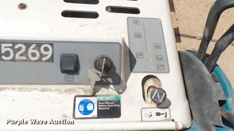 image for item EB9115 Tennant 3640 sweeper