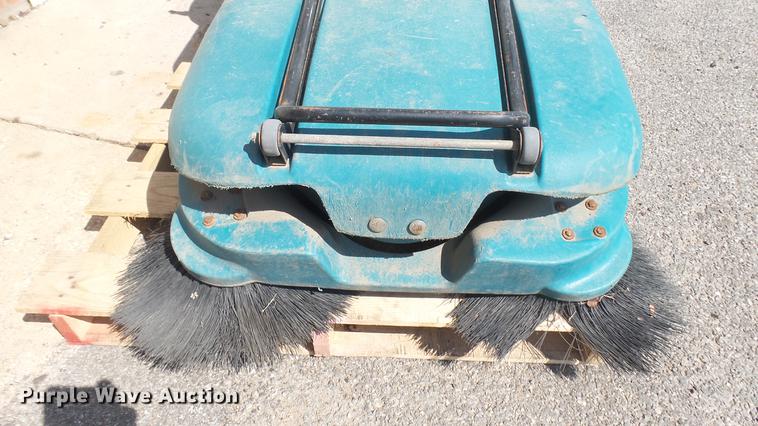 image for item EB9115 Tennant 3640 sweeper