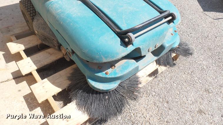 image for item EB9115 Tennant 3640 sweeper
