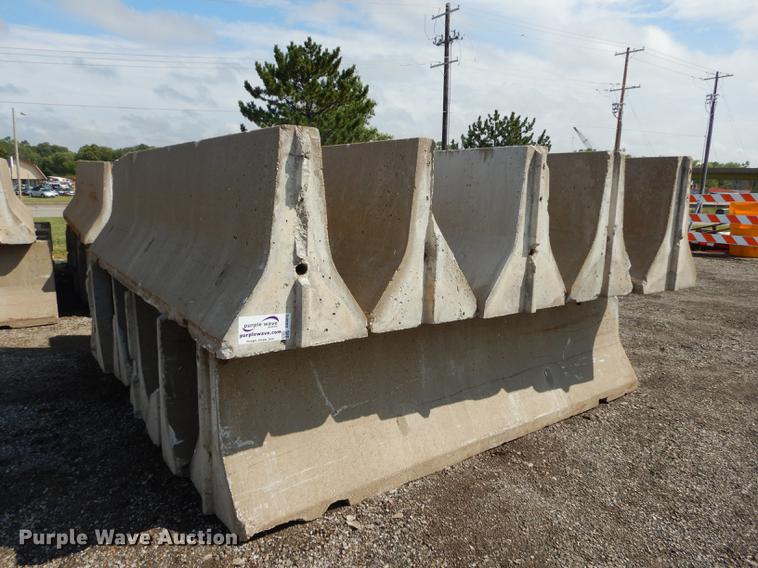 (10) 10' concrete barriers in Topeka, KS Item G1467 sold Purple Wave