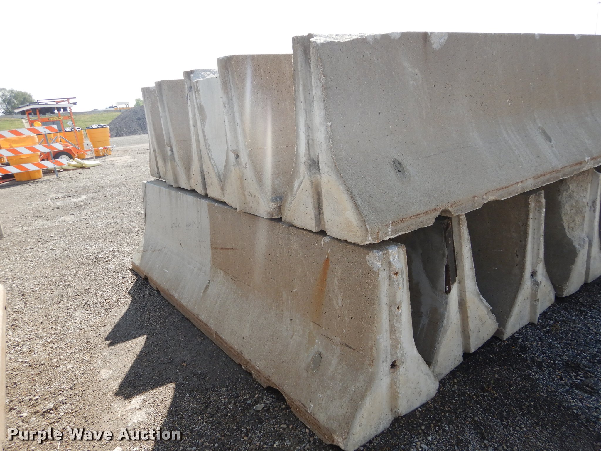 (10) 10' concrete barriers in Topeka, KS Item G1467 sold Purple Wave