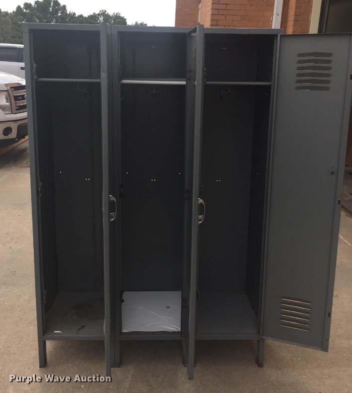 (3) steel lockers in Wichita, KS Item G1477 sold Purple Wave