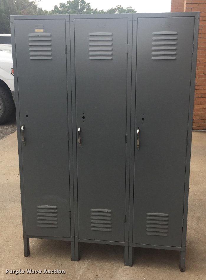 (3) steel lockers in Wichita, KS Item G1477 sold Purple Wave