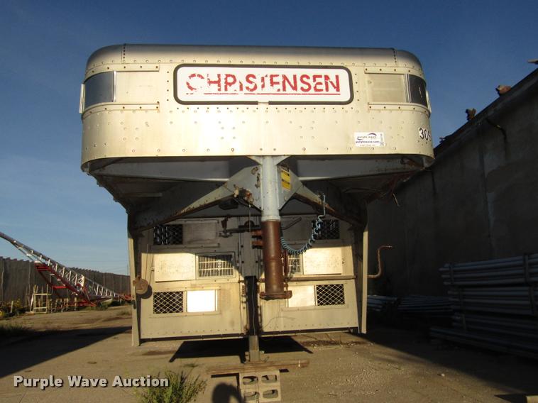 image for item DA3140 1998 Wilson PSGN-838R livestock trailer