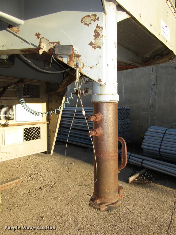 image for item DA3140 1998 Wilson PSGN-838R livestock trailer