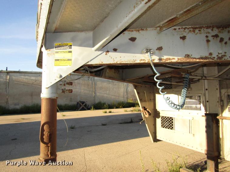 image for item DA3140 1998 Wilson PSGN-838R livestock trailer