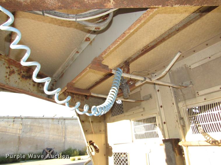 image for item DA3140 1998 Wilson PSGN-838R livestock trailer