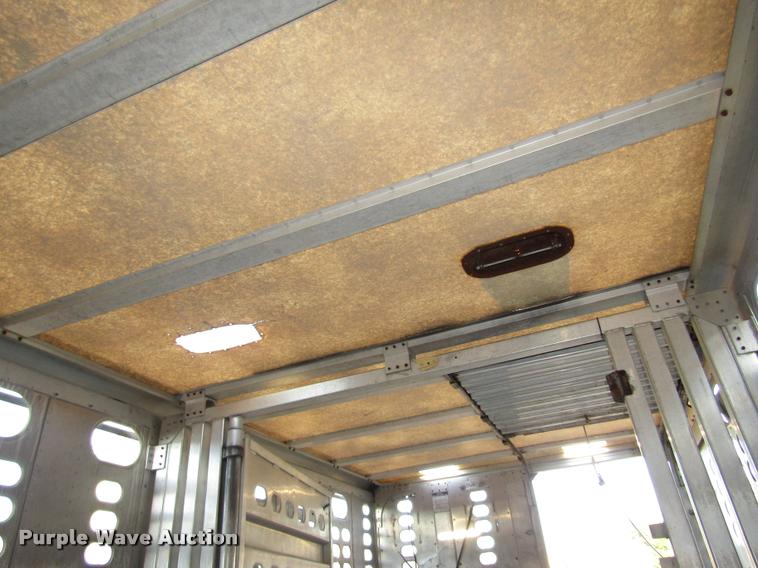 image for item DA3140 1998 Wilson PSGN-838R livestock trailer