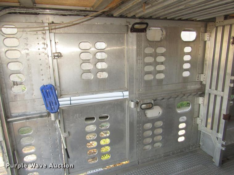 image for item DA3140 1998 Wilson PSGN-838R livestock trailer