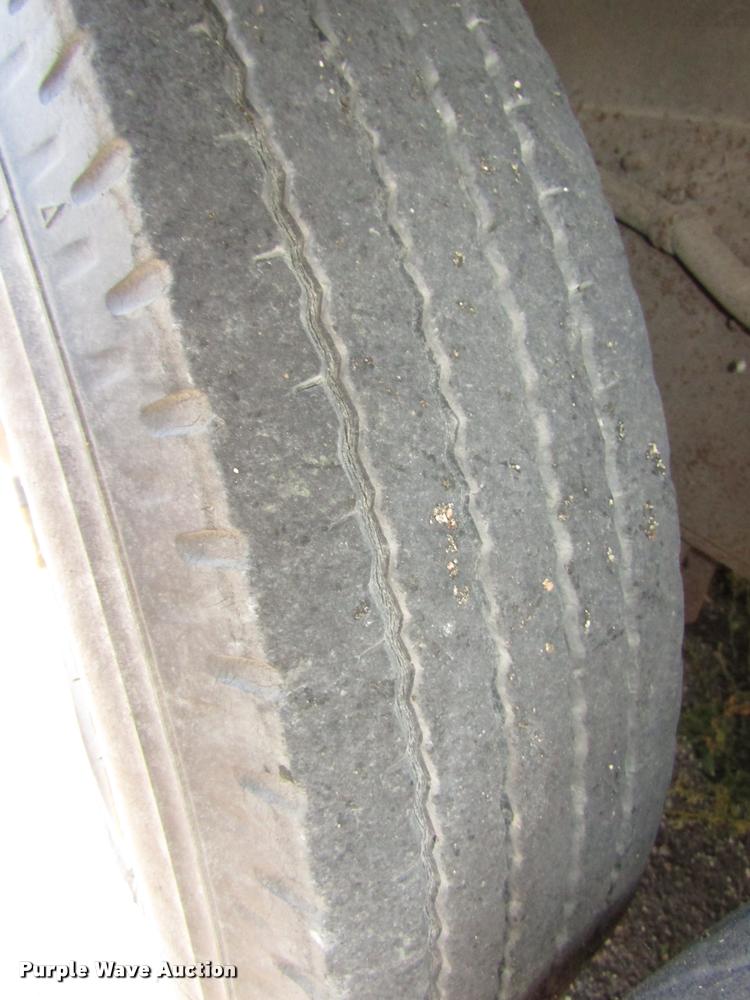 image for item DA3140 1998 Wilson PSGN-838R livestock trailer