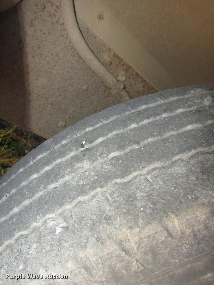 image for item DA3140 1998 Wilson PSGN-838R livestock trailer