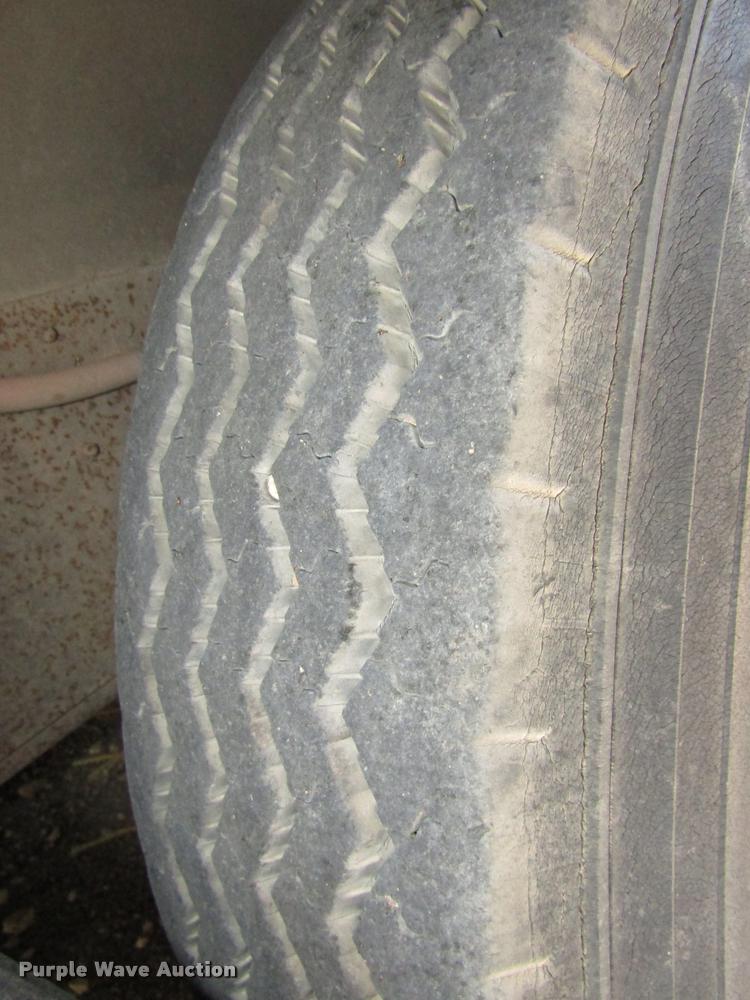 image for item DA3140 1998 Wilson PSGN-838R livestock trailer