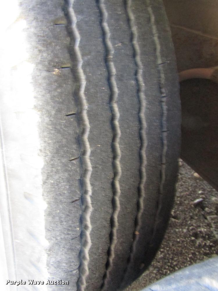 image for item DA3140 1998 Wilson PSGN-838R livestock trailer