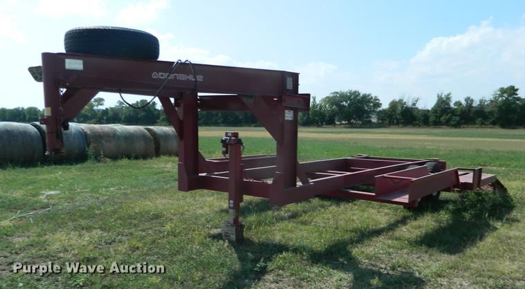 image for item DB1136 1993 Donahue EXG-160 swather trailer