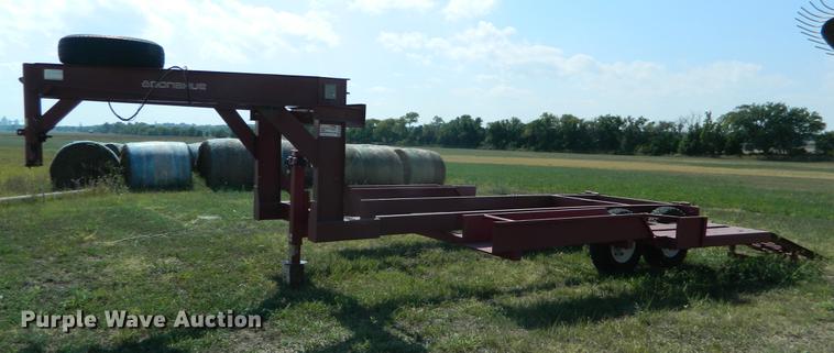 image for item DB1136 1993 Donahue EXG-160 swather trailer