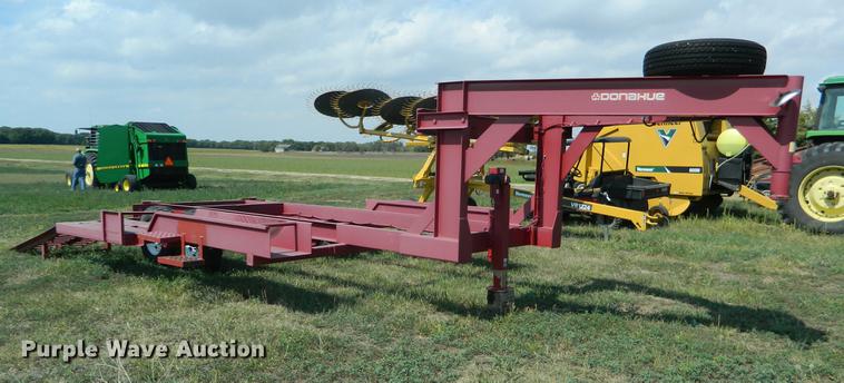 image for item DB1136 1993 Donahue EXG-160 swather trailer