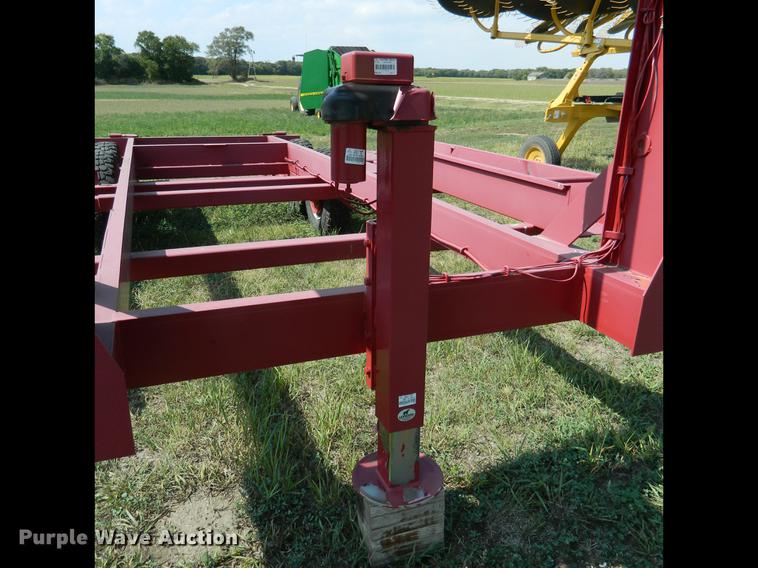 image for item DB1136 1993 Donahue EXG-160 swather trailer