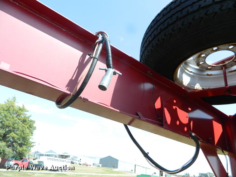 image for item DB1136 1993 Donahue EXG-160 swather trailer