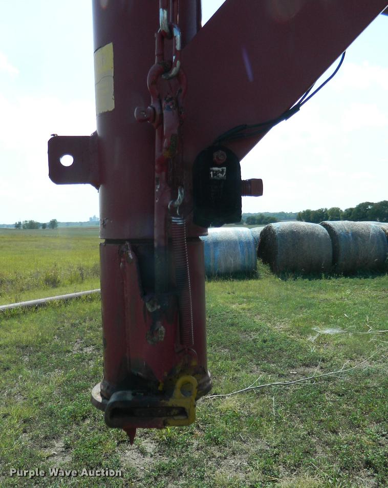image for item DB1136 1993 Donahue EXG-160 swather trailer