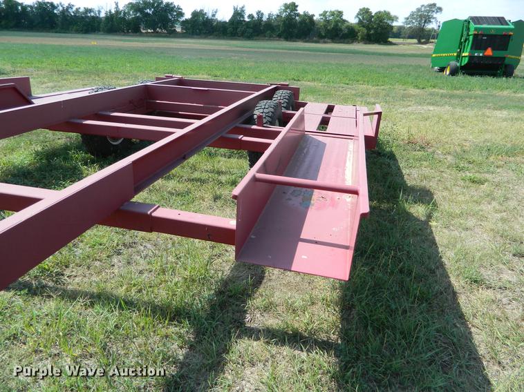image for item DB1136 1993 Donahue EXG-160 swather trailer