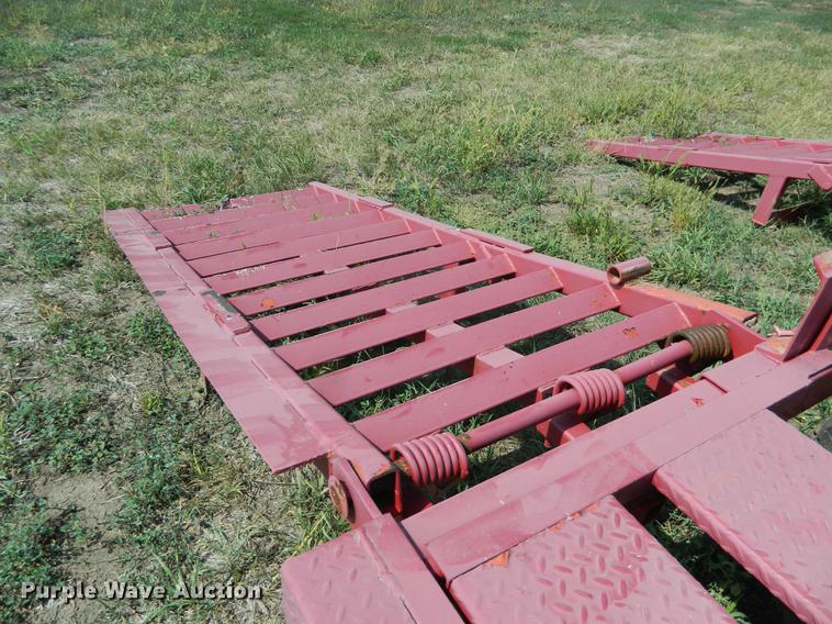 image for item DB1136 1993 Donahue EXG-160 swather trailer