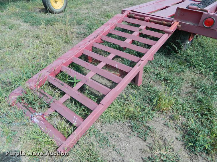 image for item DB1136 1993 Donahue EXG-160 swather trailer