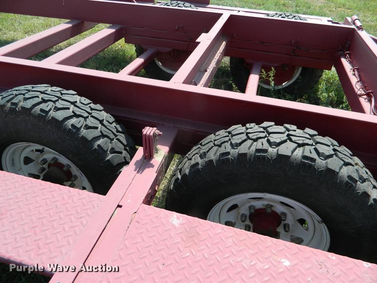 image for item DB1136 1993 Donahue EXG-160 swather trailer
