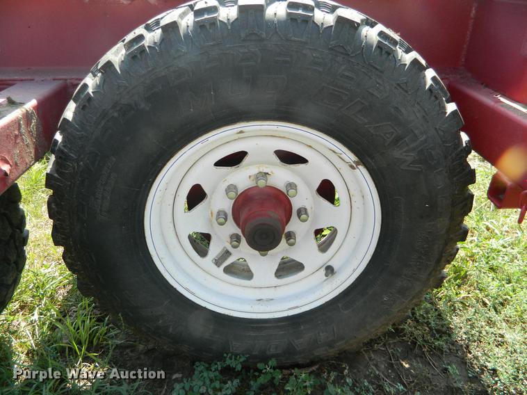 image for item DB1136 1993 Donahue EXG-160 swather trailer