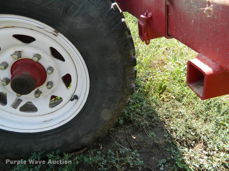 image for item DB1136 1993 Donahue EXG-160 swather trailer