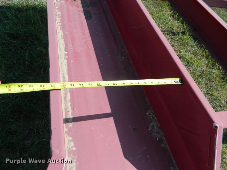 image for item DB1136 1993 Donahue EXG-160 swather trailer