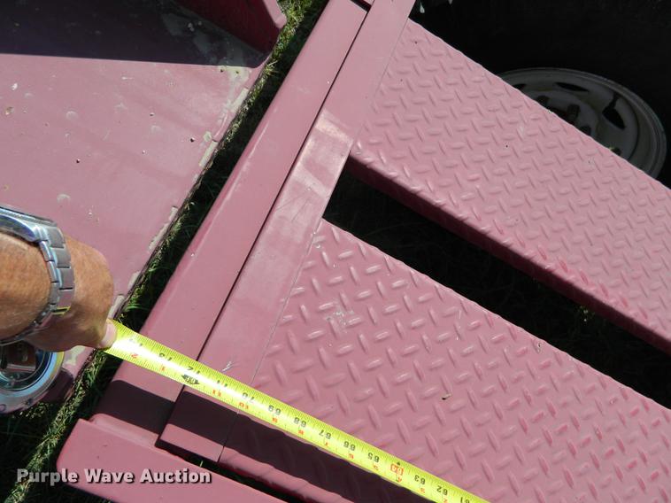 image for item DB1136 1993 Donahue EXG-160 swather trailer