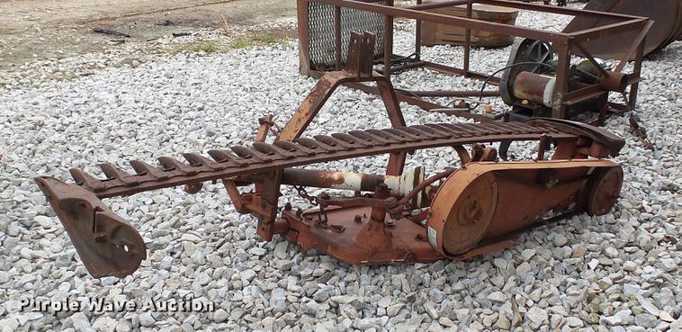 image for item DC2608 Case IH 1300 sickle mower