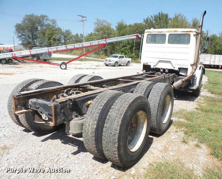 image for item DC5355 1995 Freightliner FL80 truck cab and chassis