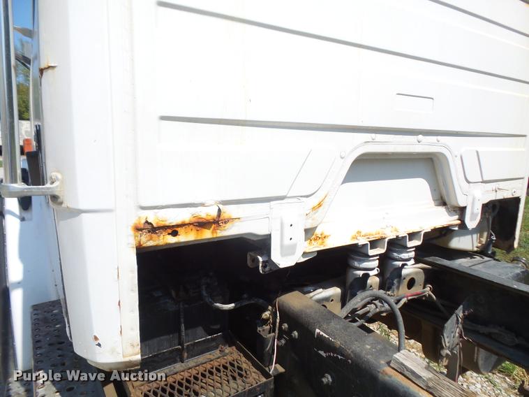 image for item DC5355 1995 Freightliner FL80 truck cab and chassis