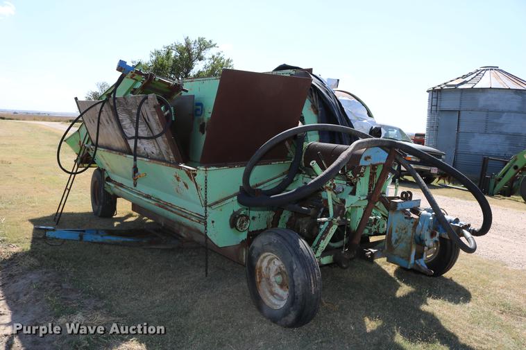 image for item DD0080 Ag Bagger silage bagger
