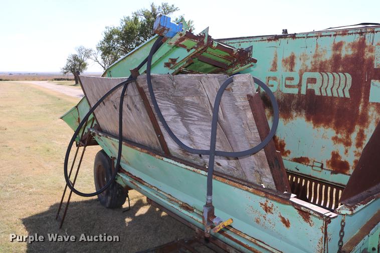 image for item DD0080 Ag Bagger silage bagger