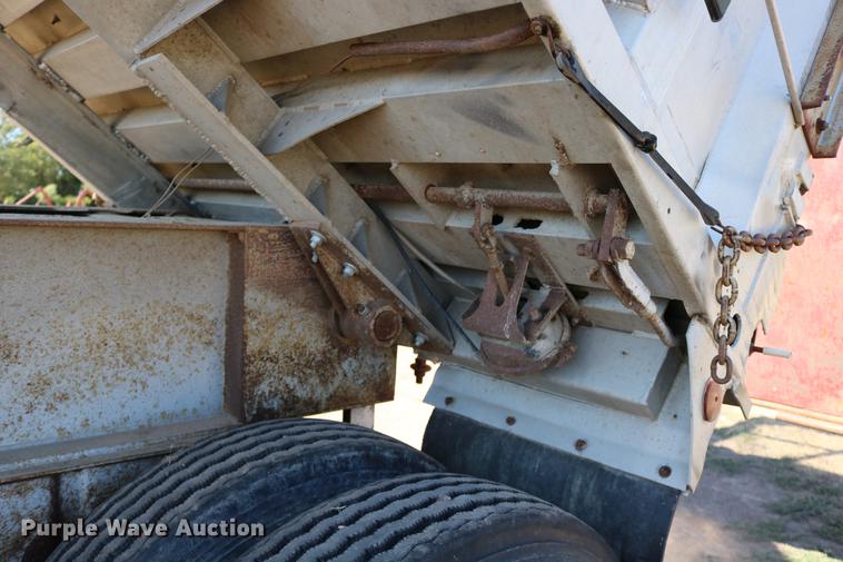 image for item DD0081 1982 Schertzer 35CD commodity dump trailer