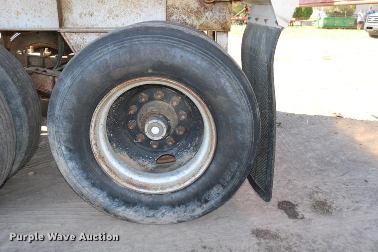 image for item DD0081 1982 Schertzer 35CD commodity dump trailer