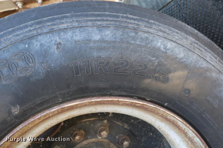 image for item DD0081 1982 Schertzer 35CD commodity dump trailer