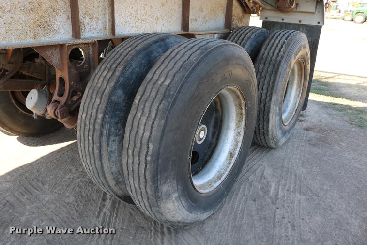 image for item DD0081 1982 Schertzer 35CD commodity dump trailer