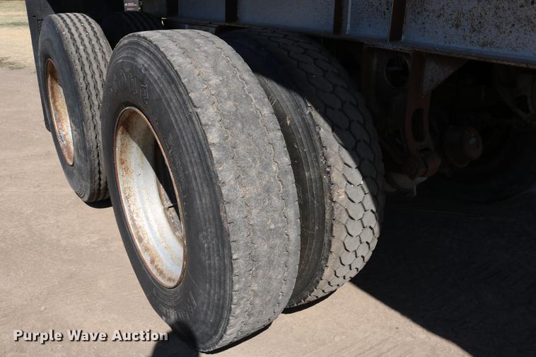 image for item DD0081 1982 Schertzer 35CD commodity dump trailer