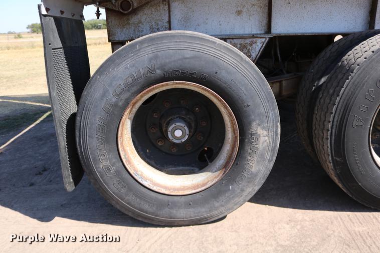 image for item DD0081 1982 Schertzer 35CD commodity dump trailer