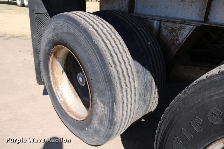 image for item DD0081 1982 Schertzer 35CD commodity dump trailer