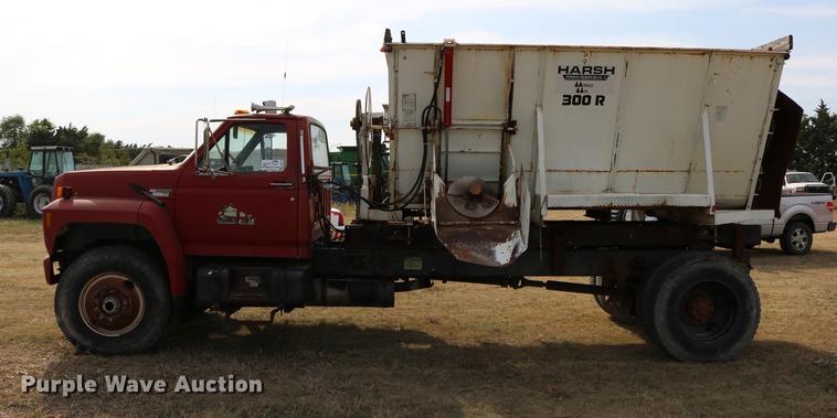 image for item DD0159 1987 Ford F800 feed truck