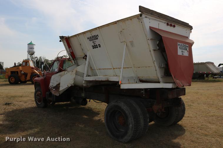 image for item DD0159 1987 Ford F800 feed truck